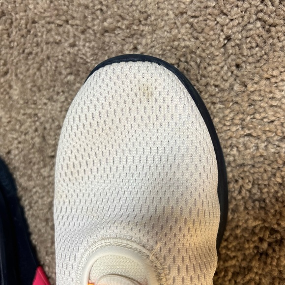 Women’s Nike Shoes - Picture 3 of 9